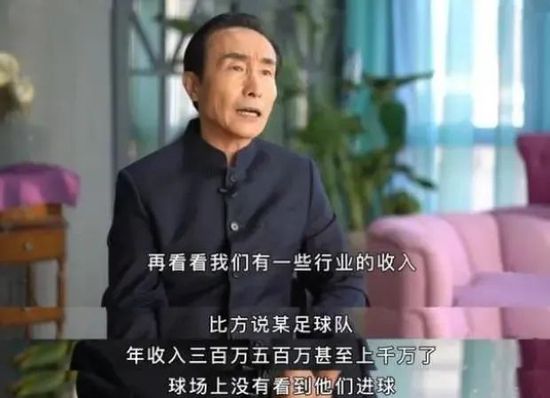 阿花（颜卓灵 饰）从小就揭示出了过人的跳舞先天，长年夜后，怀揣着对跳舞的一腔热忱与热血，阿花插手了年夜学跳舞队BombA。队长戴夫（杨乐文 饰）十分看好阿花的才能，两人相约挑战在跳舞界称霸一时的Rooftoppers。没想到，这一行为却让阿花遭受到了平生中最庞大的掉败和挫折。                                  悲伤的阿花分开了BombA，以后偶尔碰见了太极社社长阿良（蔡瀚亿 饰），阿良用太极带给了阿